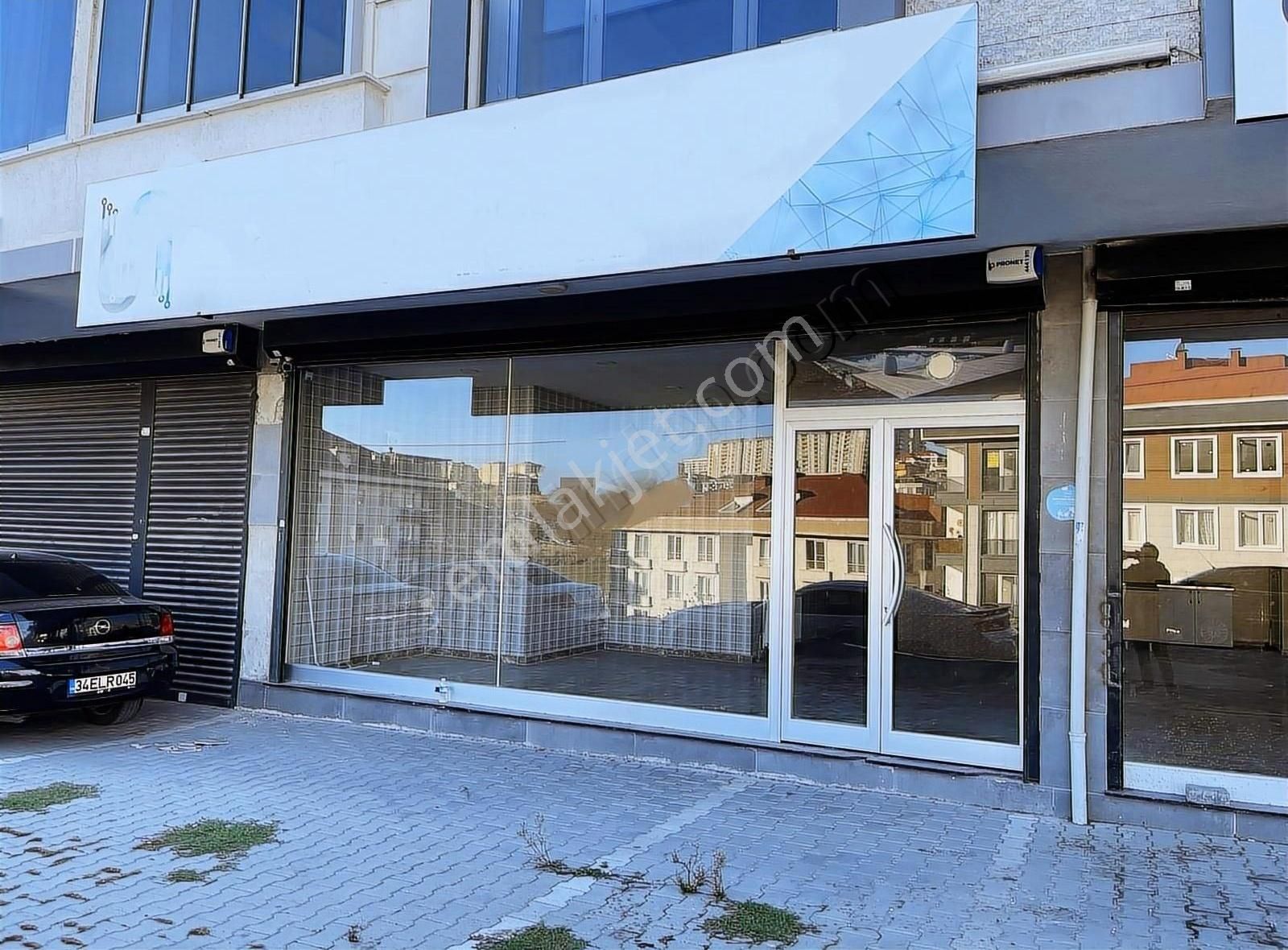 Beylikdüzü Kavaklı Kiralık Dükkan & Mağaza Volvo Kavşağı Yakınında 50 M² Kullanım Alanlı Önü Müsait Dükkan