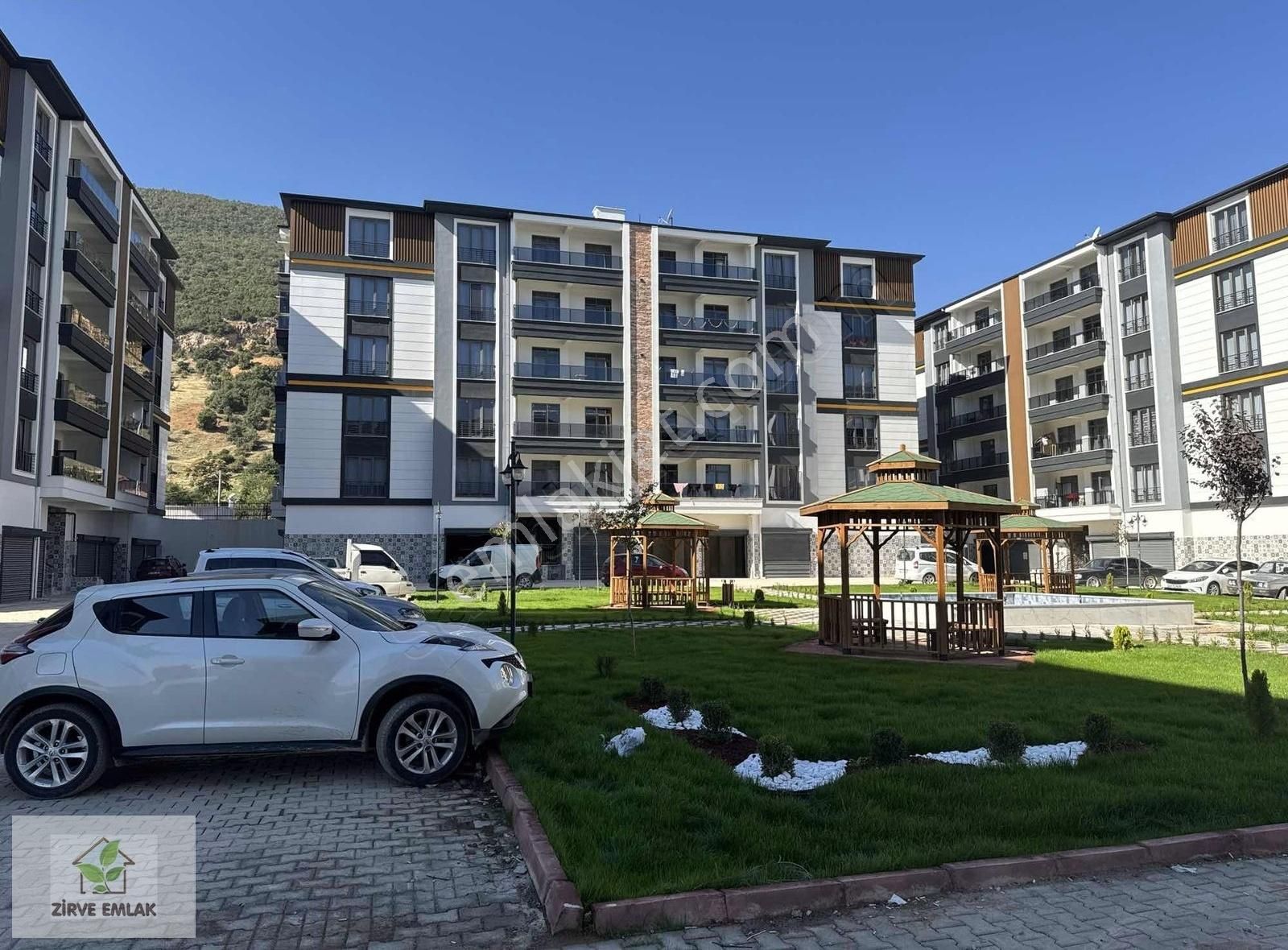 Akşehir Yarenler Satılık Daire Zirve Emlak Satıyorr Batışehirde 4.5+1 210 M2 Daire Kaçmaz..