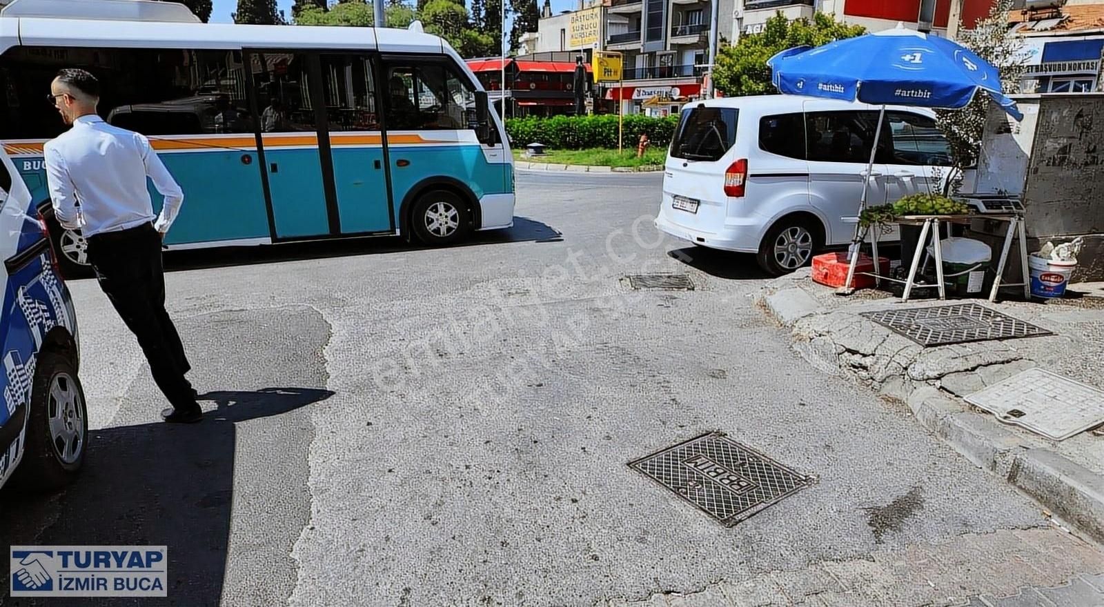 Buca Dumlupınar Satılık Bina Buca Heykel Meydanında Ticari Kullanım Tarihi Köşk Ve Yeni Bina