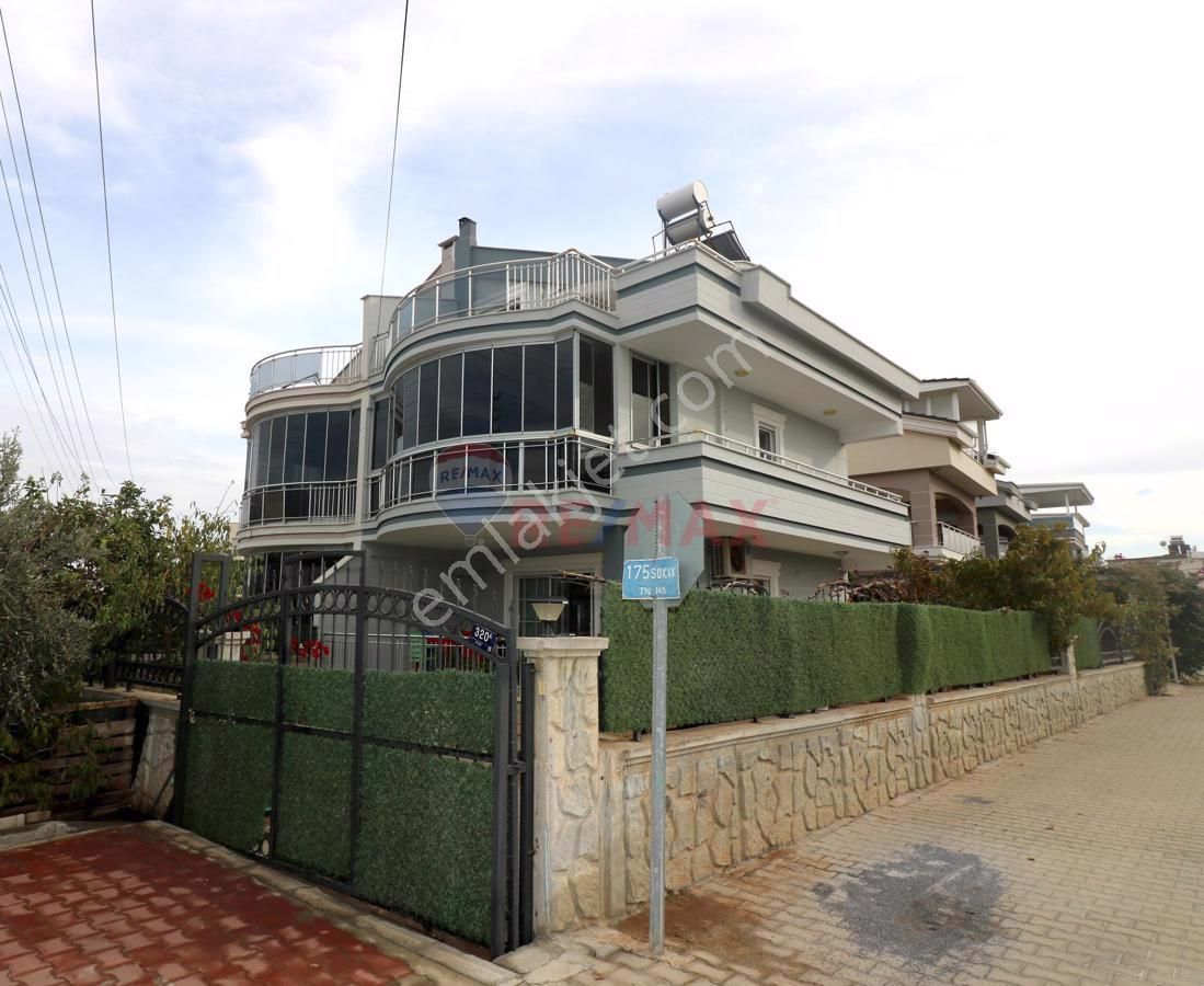 Didim Altınkum Satılık Villa YEŞİLKENT YOLU ÜZERİNDE 3+1 SATILIK  TRİPLEX VİLLA