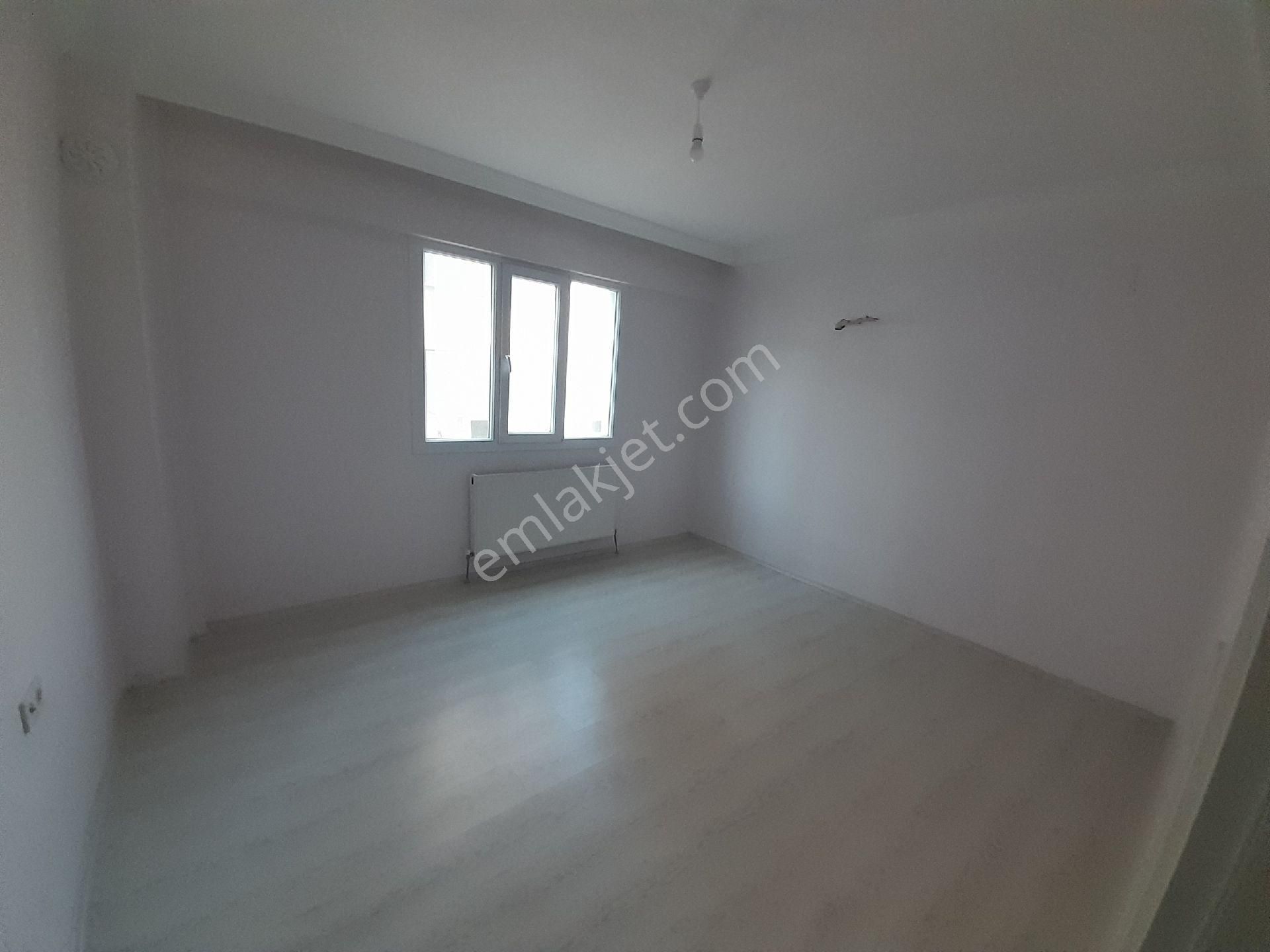 Yeşil Mah 3+1doğalgazlı Ebeveynin Banyolu Site İçerisinde Satılık Daire - Görsel 4