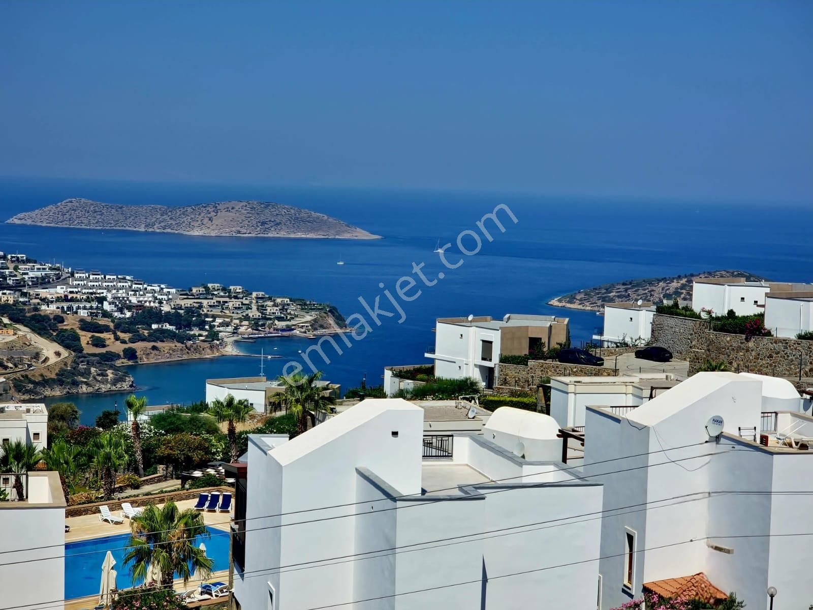 Bodrum Geriş Satılık Daire  Yalıkavak'ta Site İçerisinde Enfes Deniz Manzaralı 2+1 Daire