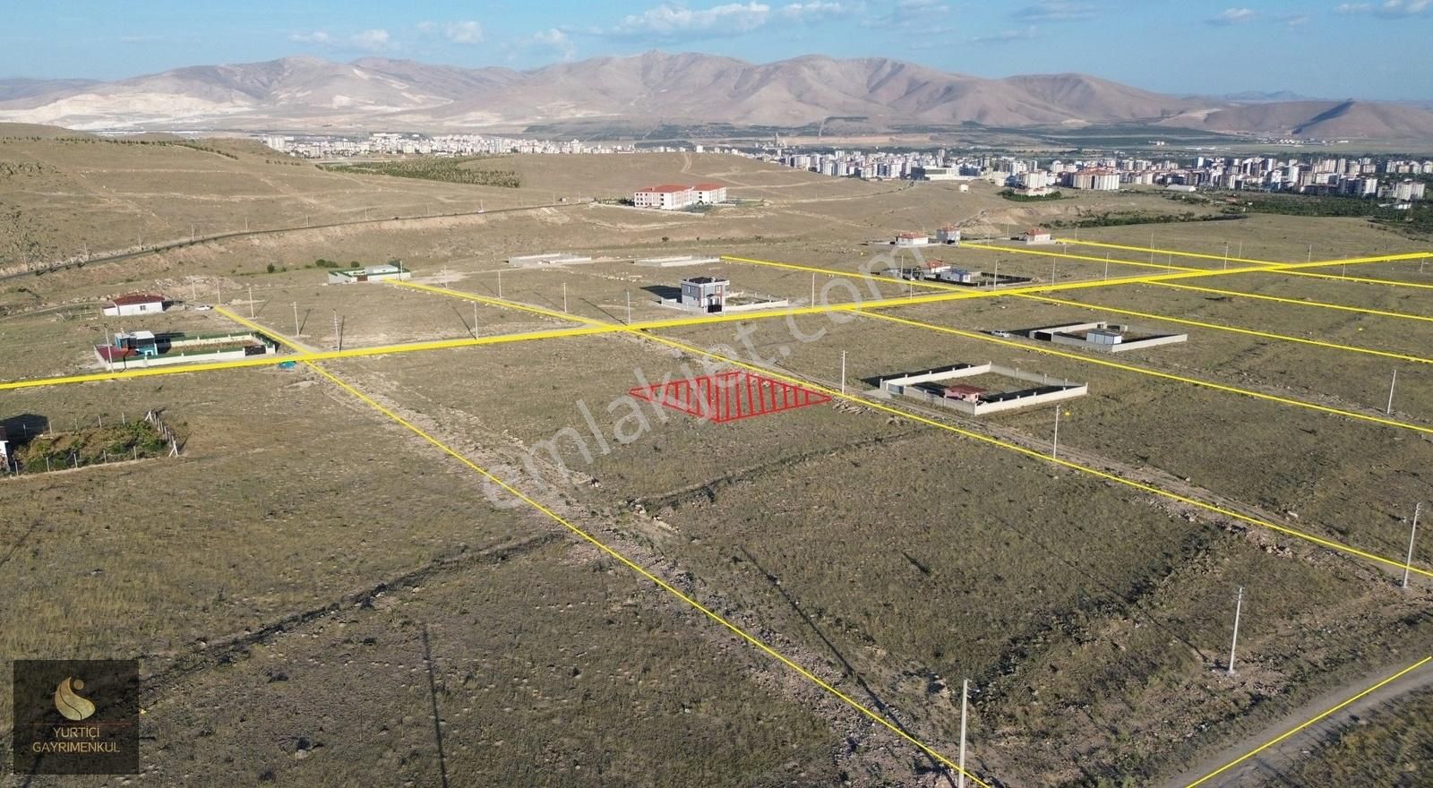 Niğde Merkez Hançerli Köyü Satılık Villa İmarlı YURTİÇİ GAYRİMENKULDEN HANÇERLİDE 660 M2 DAİRE TAKASINA AÇIK