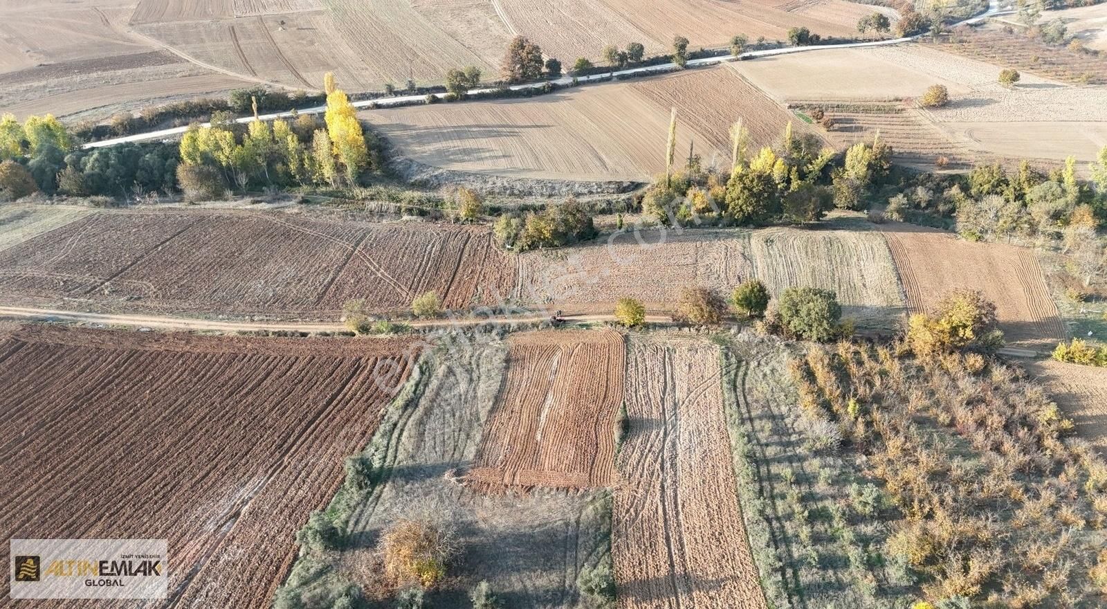 Yenişehir Eğerce Satılık Tarla Altın Emlak'tan Bursa Yenişehir Eğerce Köyünde Yol Kenarı Tarla