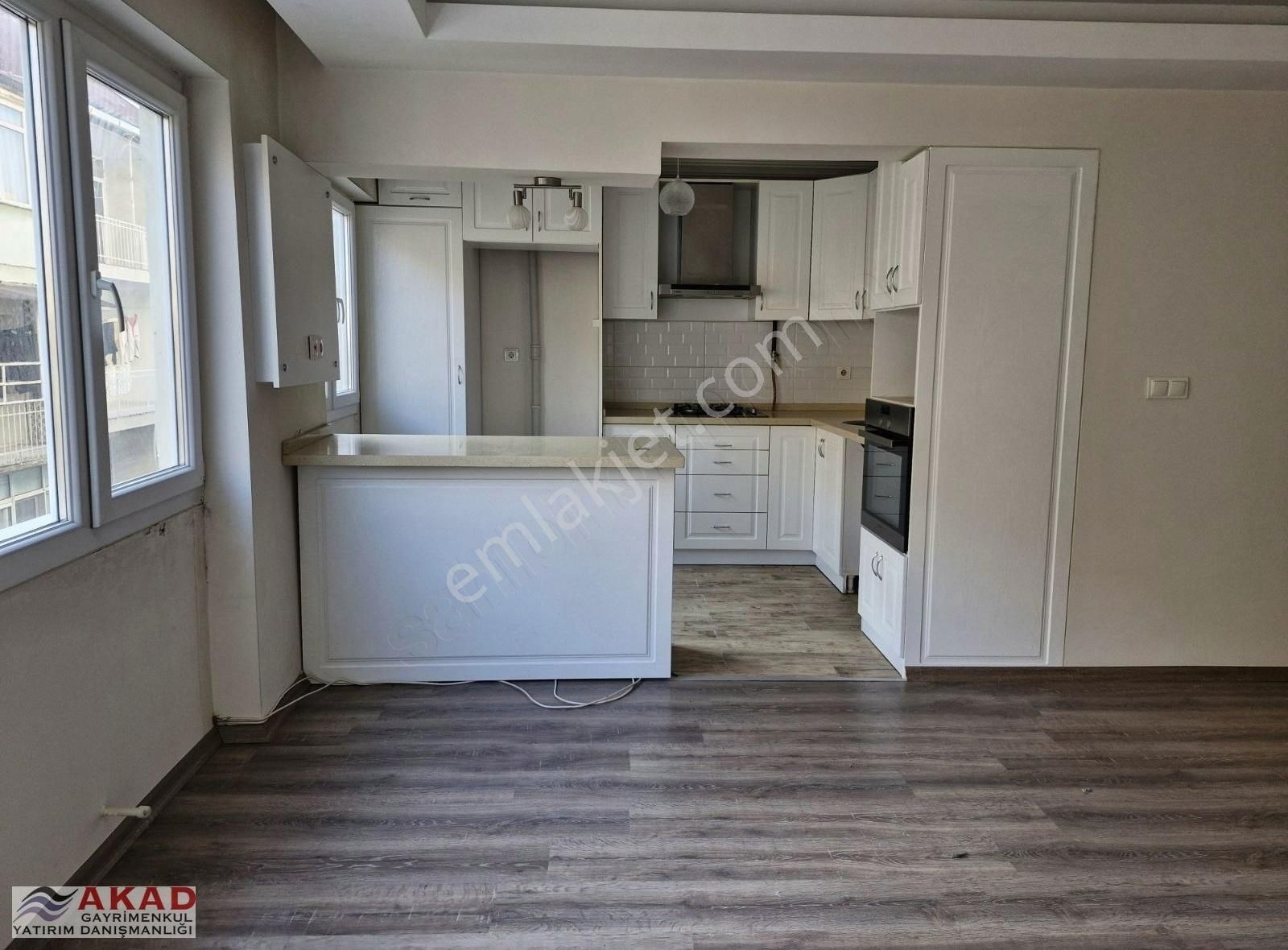 Konak Güzelyalı Kiralık Daire Mithatpaşa Caddesinde Asansörlü Bakımlı Arakat 2+1