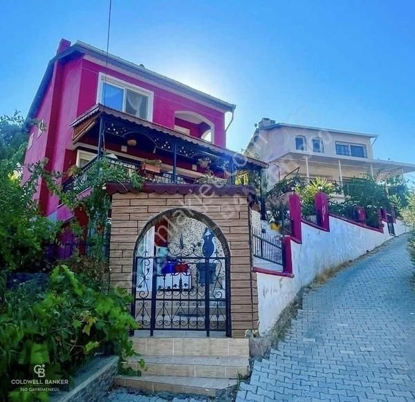 Foça Cumhuriyet Satılık Villa Yeni Foça Donatkent Sitesinde 4+2 Satılık Villa