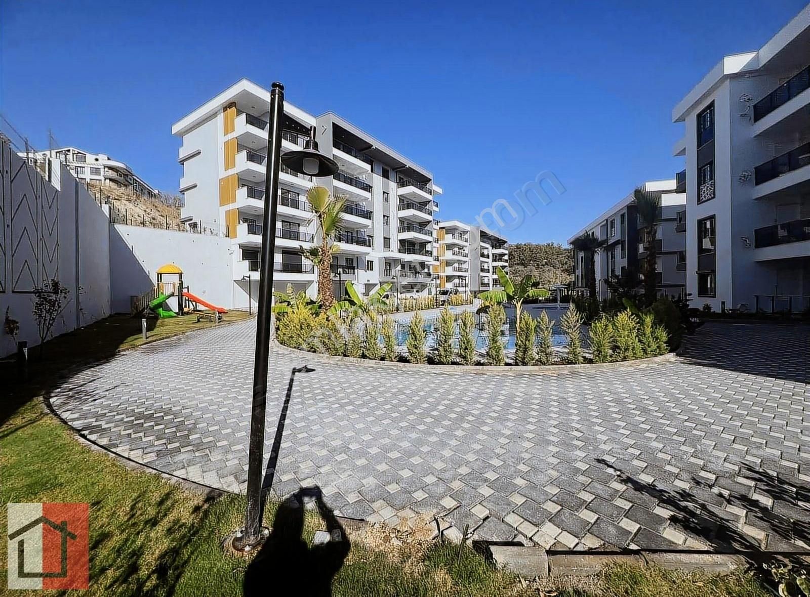 Kuşadası Otogar Arkası Bahçeli,güvenlikli Havuzlu Sitede Satılık - Görsel 18