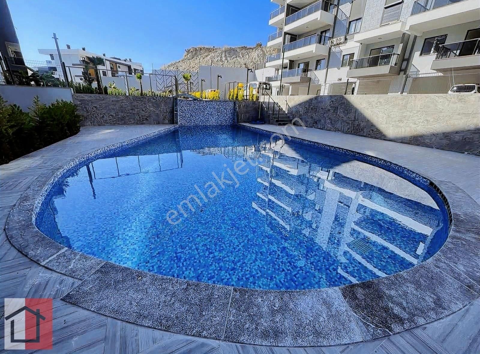 Kuşadası Otogar Arkası Bahçeli,güvenlikli Havuzlu Sitede Satılık - Görsel 28