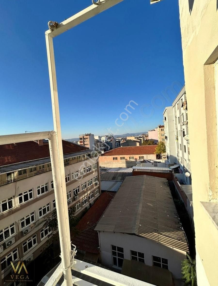 Şehzadeler Ege Satılık Daire VEGA'DAN UZUNYOL CADDESİ ÜZERİ 3+1 ARAKAT DAİRE