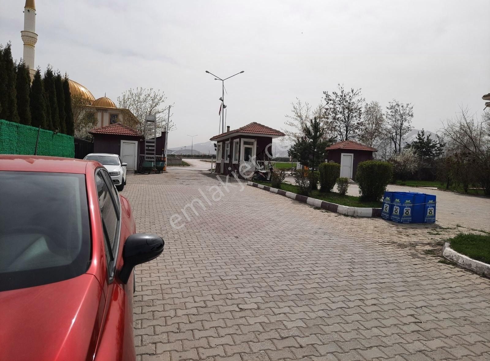 Aziziye Yarımca Satılık Villa Dadaşkent Çamlıca Konaklarında Villa 1000mt2 Arsa Üzerine Kurulu