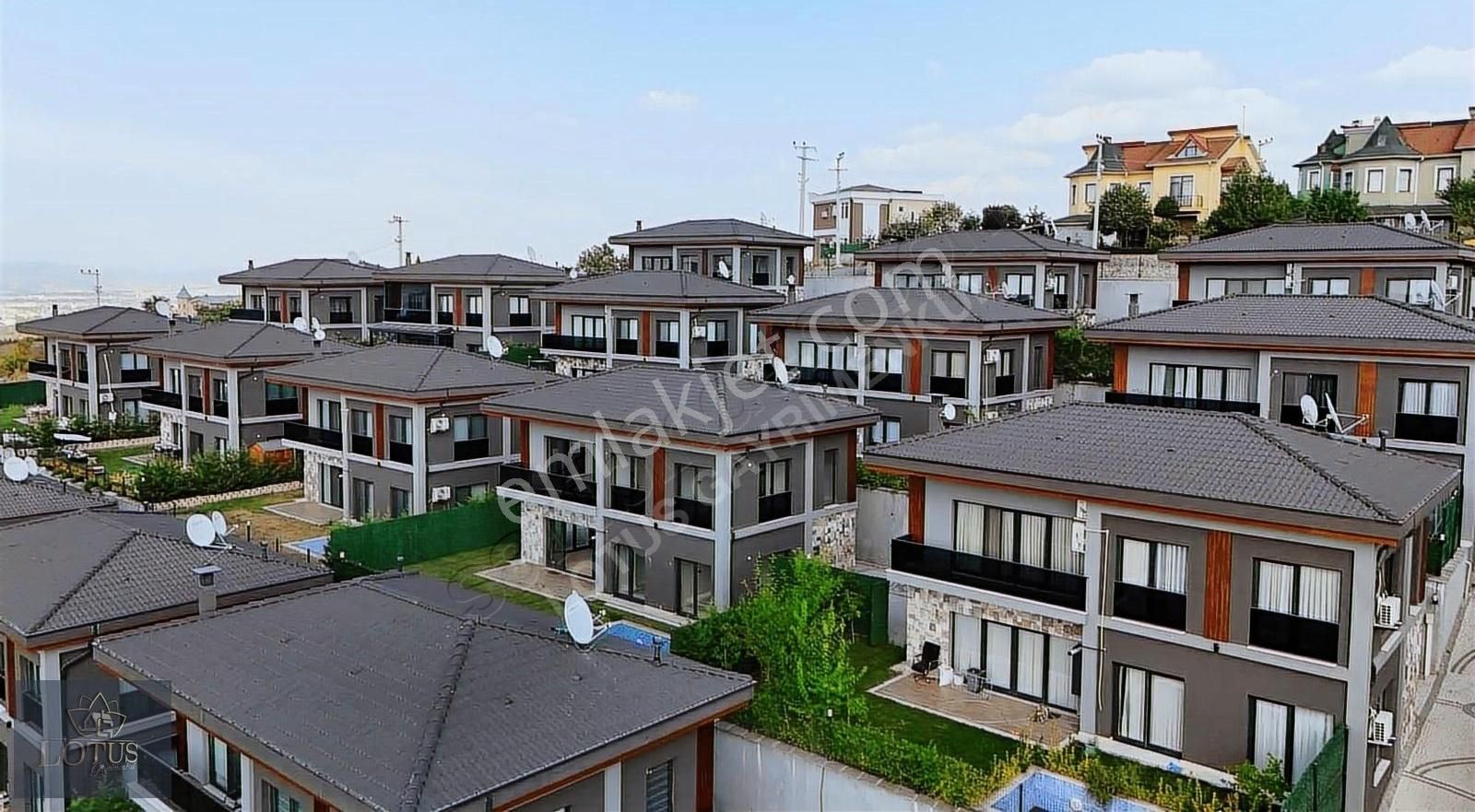 Başiskele Damlar Satılık Villa Başiskele Damlar Babil Garden Sitesi Deniz Manzaralı 4+1 Villa