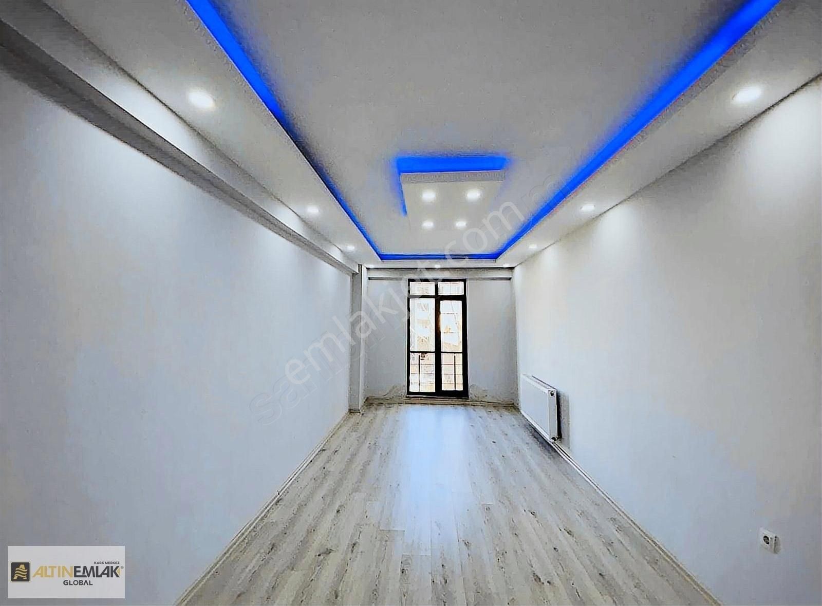 Kars Merkez Şehitler Kiralık Daire ALTIN EMLAKTAN SIFIR 1+1 AYRI MUTFAK OTOPARK BALKON ASMA TAVANLI