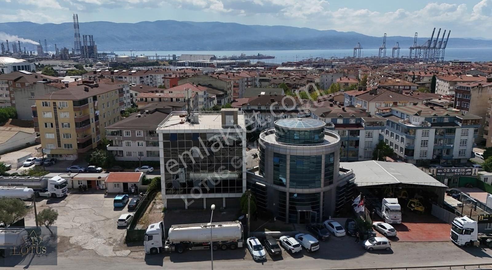 Körfez Mimar Sinan Kiralık Plaza Kocaeli Körfez D-100 Cepheli 6 Katlı İş Yeri Plaza