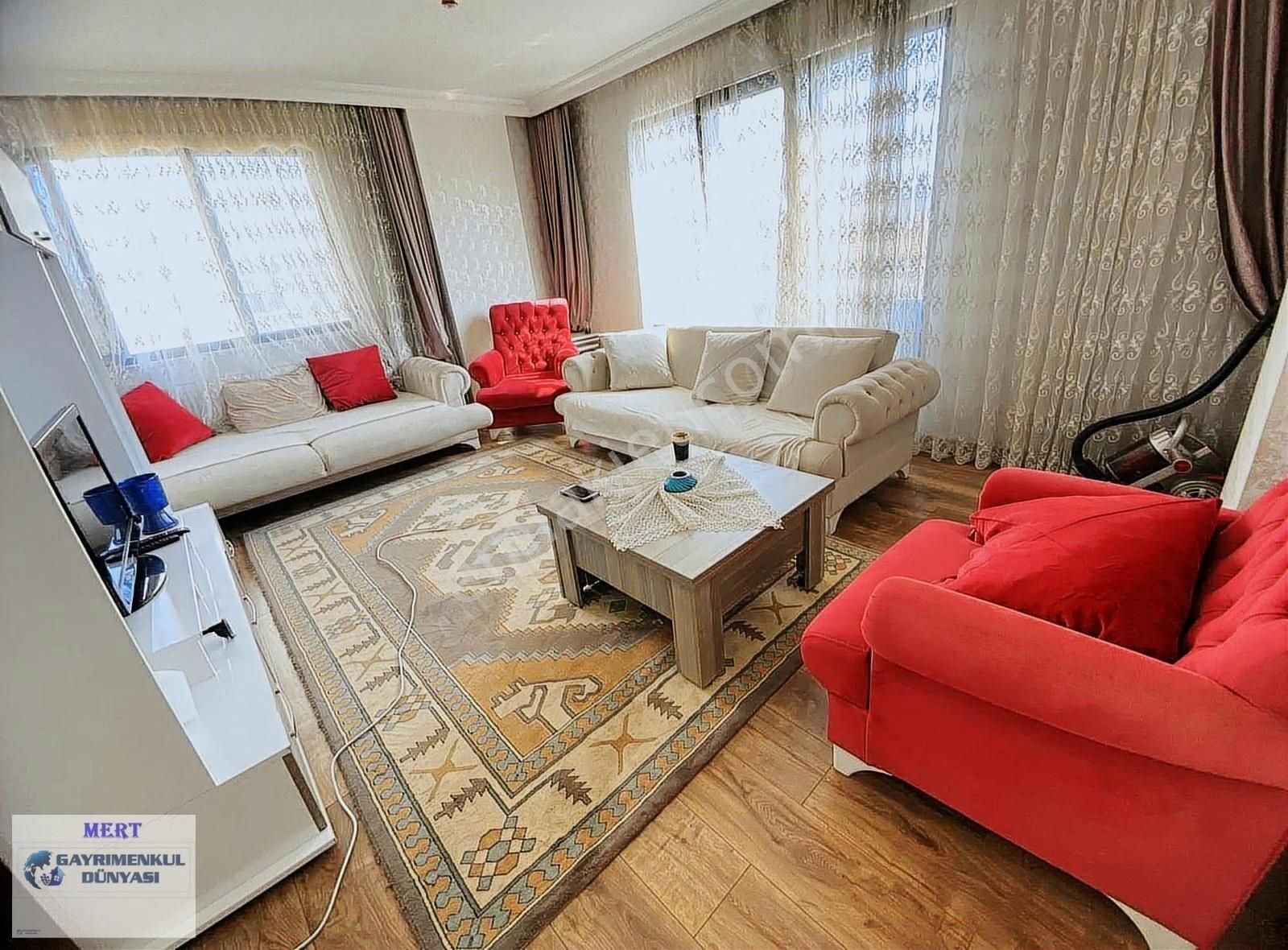 Pendik Çamçeşme Satılık Daire PENDİK ÇAMÇEŞME CADDEDE KREDİYE UYGUN 2+1 SATILIK DAİRE