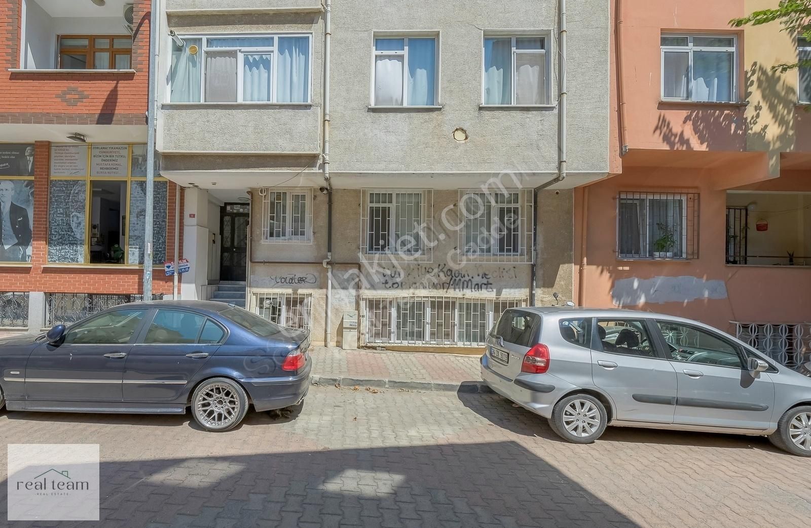 Maltepe Yalı Satılık Daire KOMPLE YENİLENMİŞ OTURUMA HAZIR YALI SAHİLDE 2+1 SATILIK DAİRE