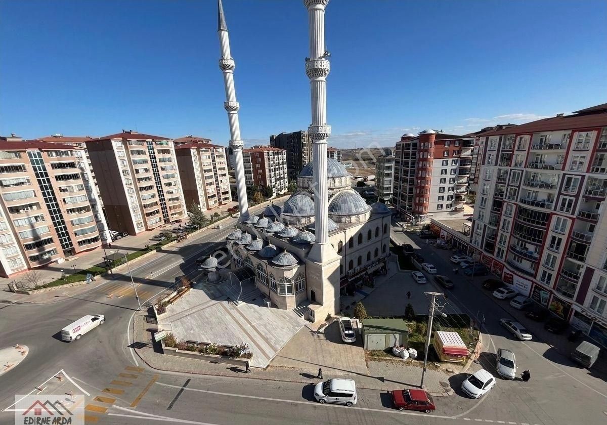 Edirne Merkez Şükrüpaşa Satılık Daire Arda Emlak Ofisinden Mevlana Camii Yanı Cadde Üzeri Kapalı Balkonlu Geniş Daire