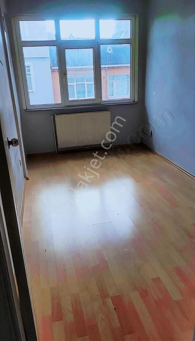 Bağcılar Merkez Kiralık Daire BAĞCILAR MERKEZ MAHALLESi KİRALIK DAİRE 3.KATTA ASANSÖRLÜ TEMİZ