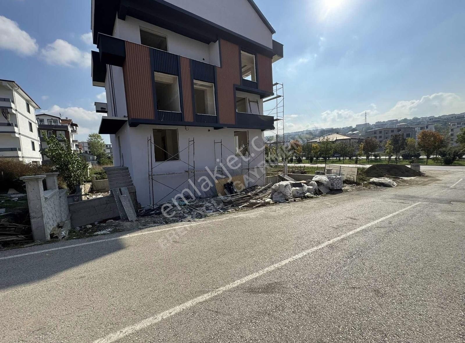 Başiskele Yeşilyurt Satılık Daire ERENOĞLU GM'DEN GİYİNME ODALI 2+1 120 m2 ÇATI DUBLEKS