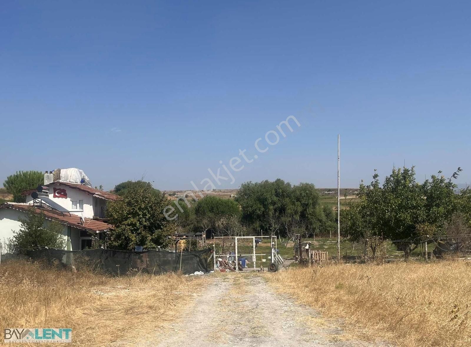 Altıeylül Köylü Satılık Tarla Baylent Gayrimenkul Den Kepsut Yolu Üzerinde Çiflik Evi