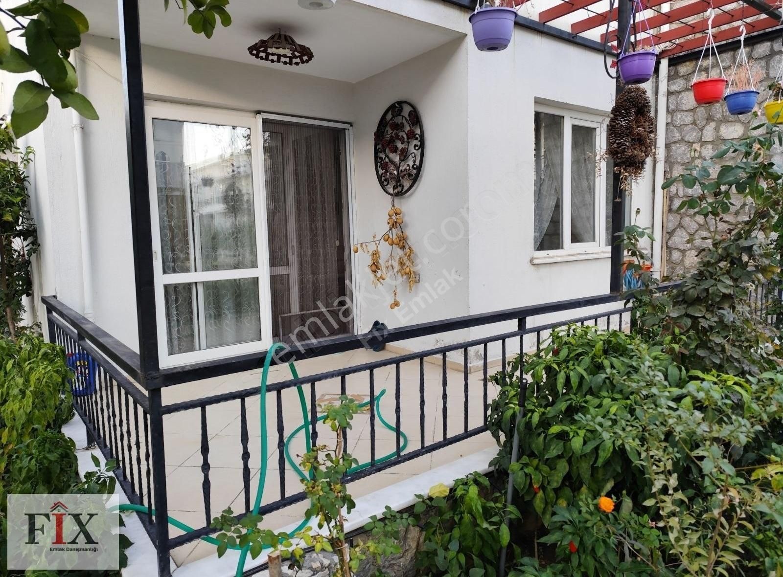 Yunusemre Güzelyurt Satılık Villa FİX'TEN GÜZELYURT MAHALLESİ'NDE SİTE İÇERİSİNDE SATILIK VİLLA