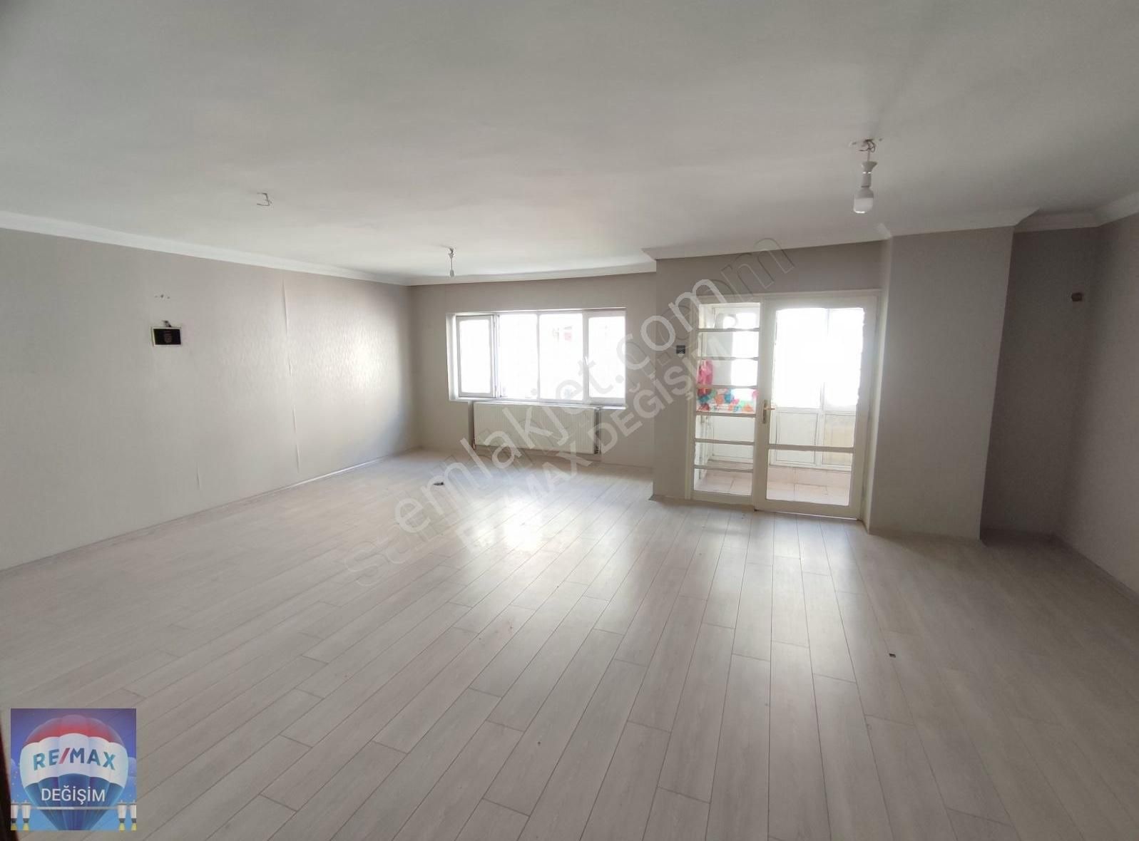 Elazığ Merkez Yeni Kiralık Daire REMAX DEĞİŞİMDEN GAZİ CADDESİNDE KİRALIK 3+1 ARAKAT DAİRE