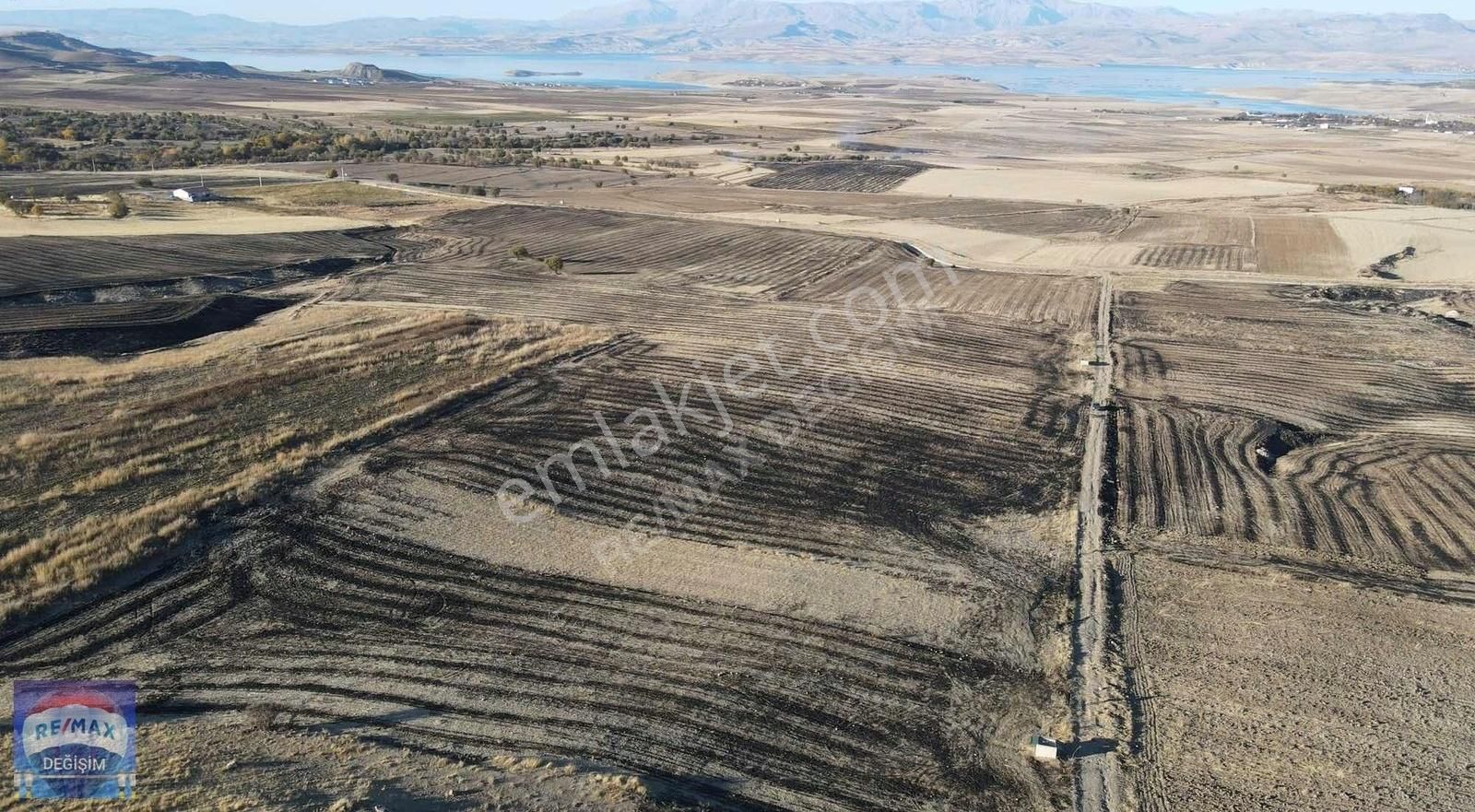 Elazığ Merkez Dallıca Köyü (Konak) Satılık Tarla RE/MAX DEĞİŞİM'DEN ÜNGÜZEKTE SATILIK KÜÇÜK PARSEL TARLA