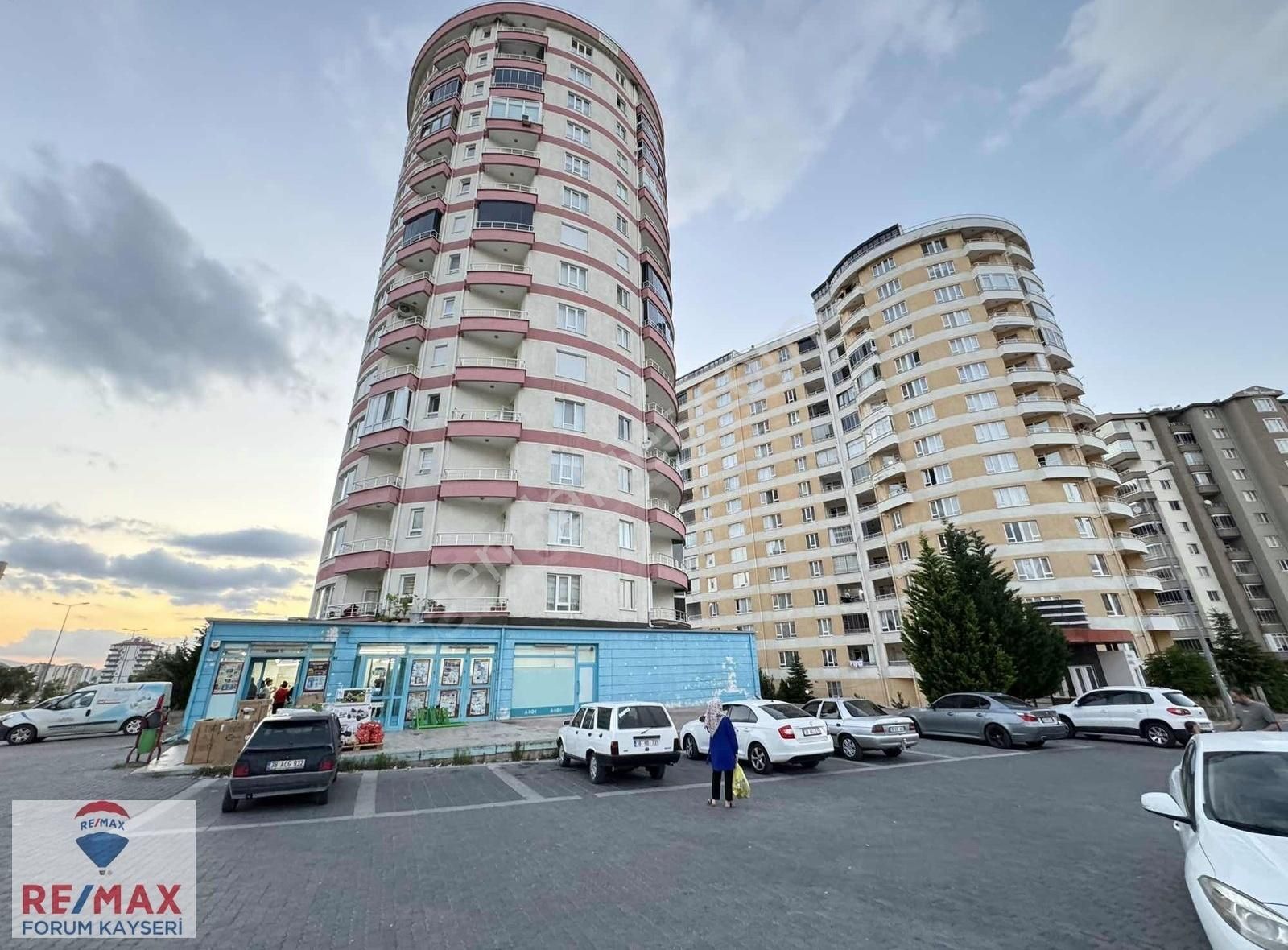 Melikgazi Esentepe Satılık Daire GÖLEVLERİNDE 3+1 GÜNEY CEPHE GENİŞ VE FERAH DAİRE