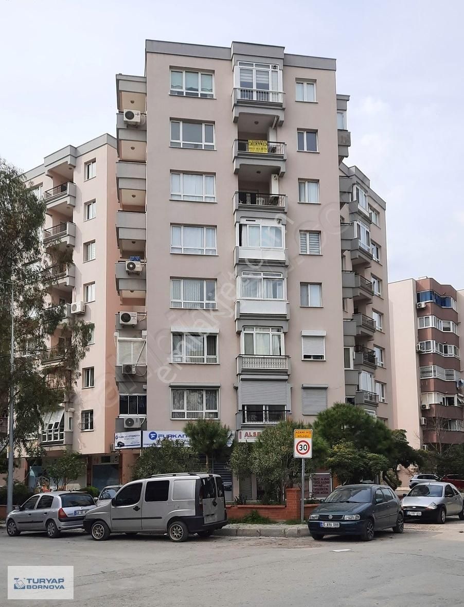 Bayraklı Manavkuyu Site İçerisinde Kiralık Daire Bayraklı Kızılay Kan Merkezi Arkasında Doğalgaz Kombili 3+1