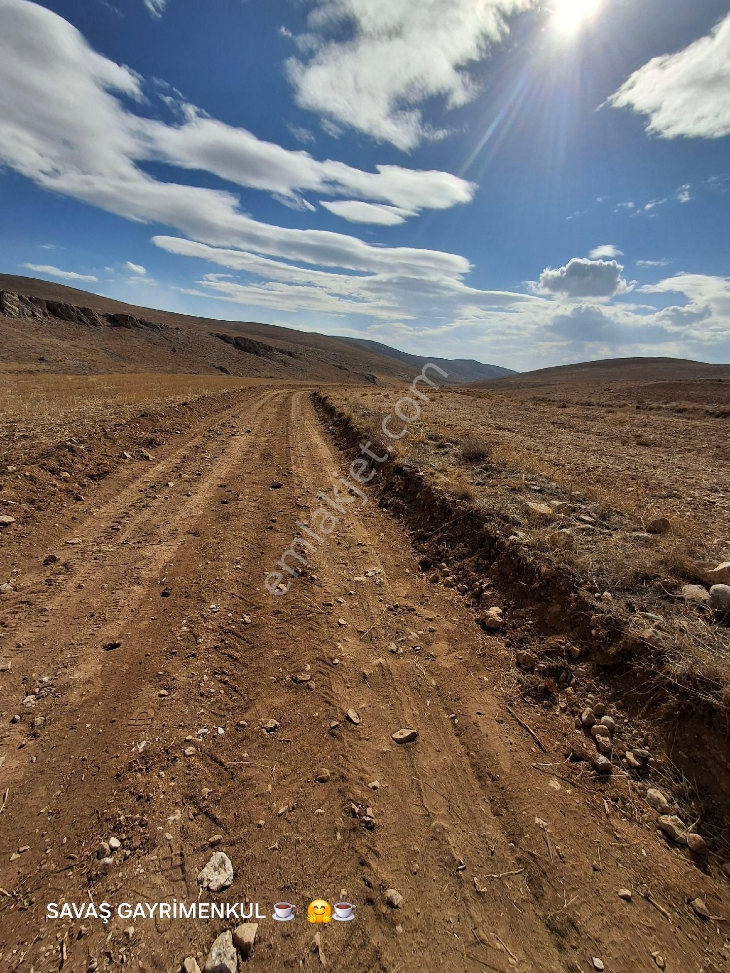 Bolvadin Büyükkarabağ Köyü (Atatürk) Satılık Tarla Bolvadin Büyük Karabağ Atatürk Mahallesi 16500 M2 Yatırımlık Arazi