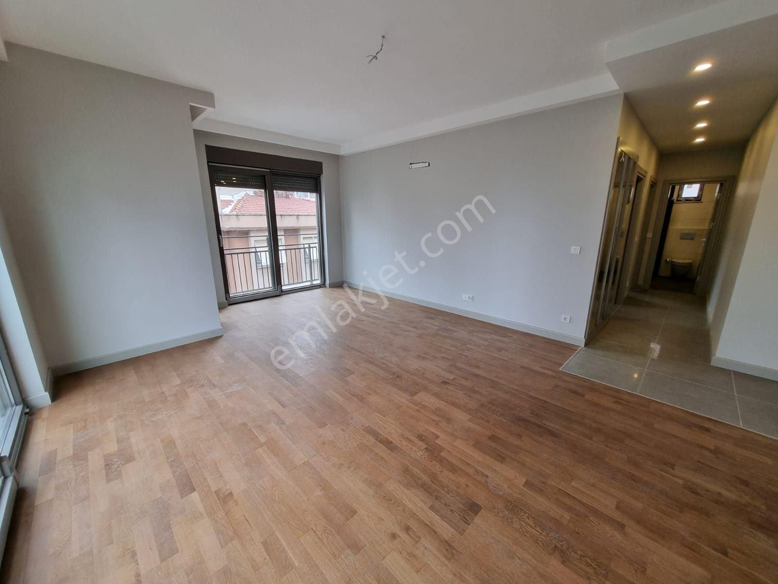 Fenerbahçe Ayanoğlu Caddesi Üzerinde Balkonlu Sıfır Daire - Görsel 5