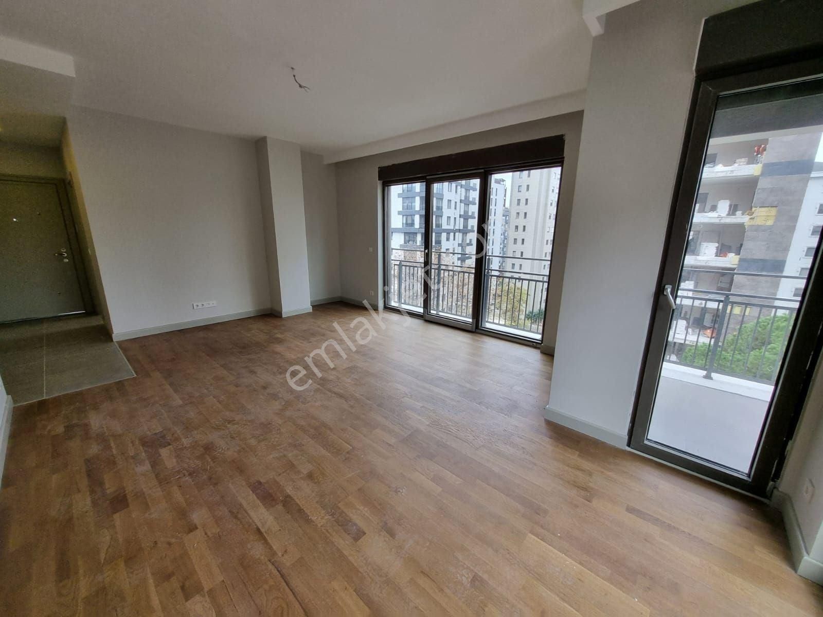 Fenerbahçe Ayanoğlu Caddesi Üzerinde Balkonlu Sıfır Daire - Görsel 3