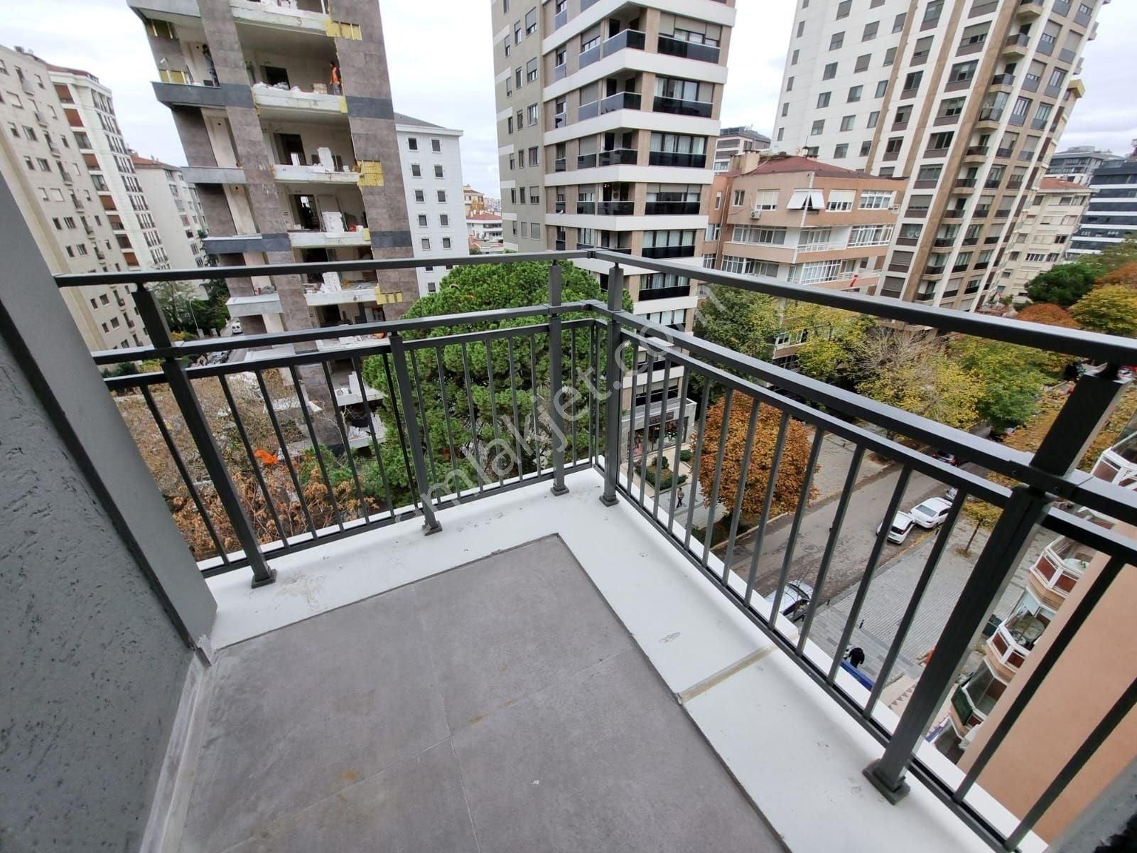 Fenerbahçe Ayanoğlu Caddesi Üzerinde Balkonlu Sıfır Daire - Görsel 8