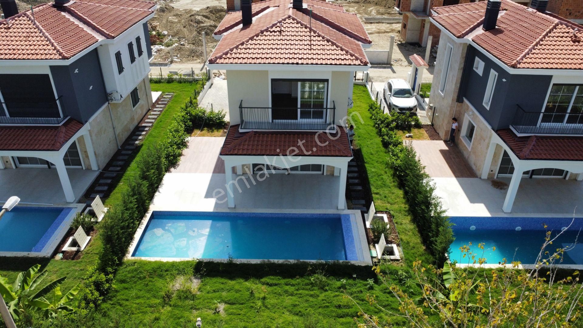 Kuşadası Davutlar Satılık Villa  KUŞADASI SAHİL SİTELERİNDE 3+1 MÜSTAKİL AKDENİZ HAVASINDA VİLLA