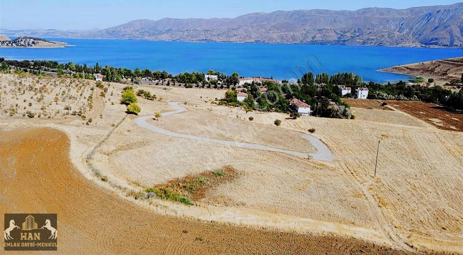 Sivrice Günay Köyü Satılık Tarla HAN EMLAK TAN SİRVİCEDE PANORAMİK GÖL MANZARALI SATILIK TARLA