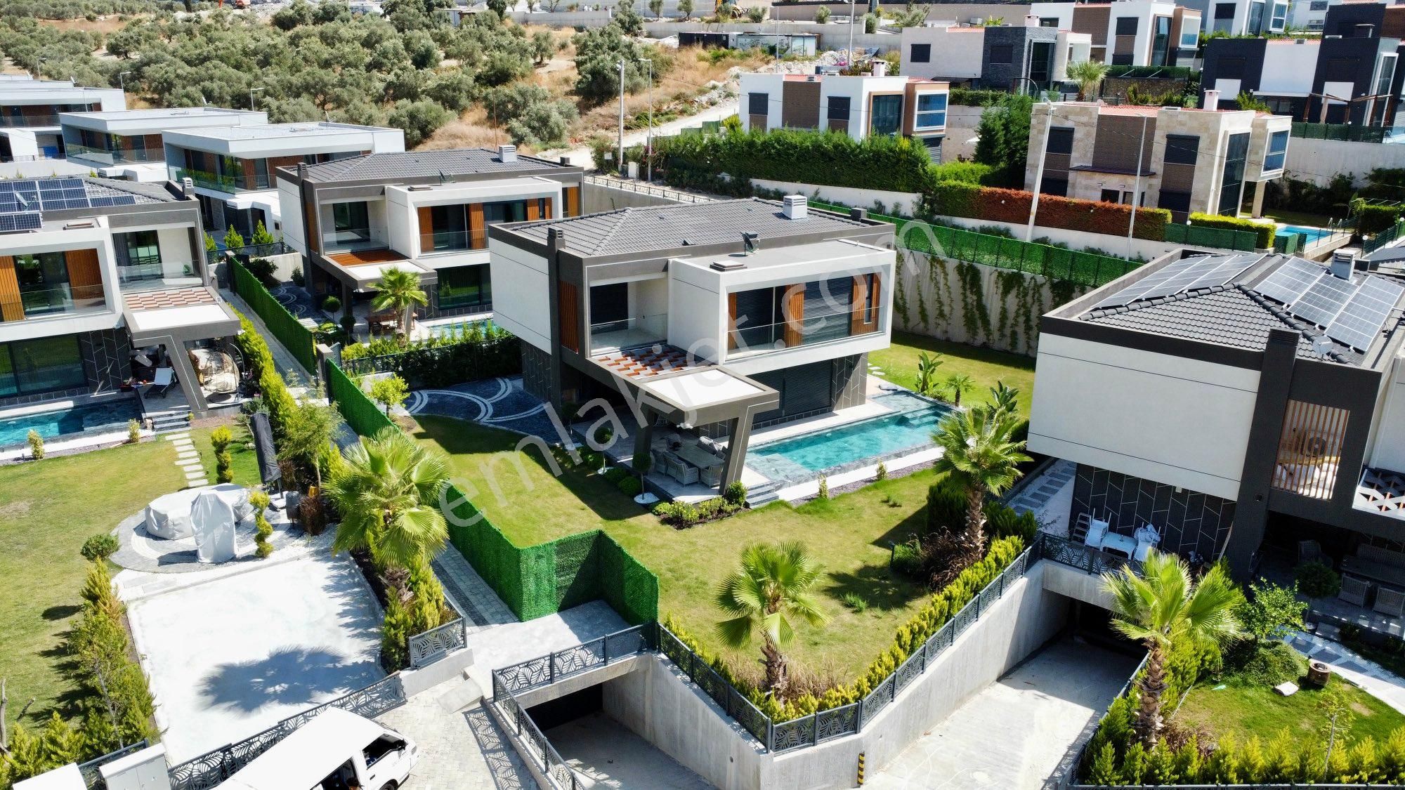 Kuşadası Değirmendere Satılık Villa Kuşadası Merkezde Ultra Lüks Eşyalı Asansörlü Sıfır Villa