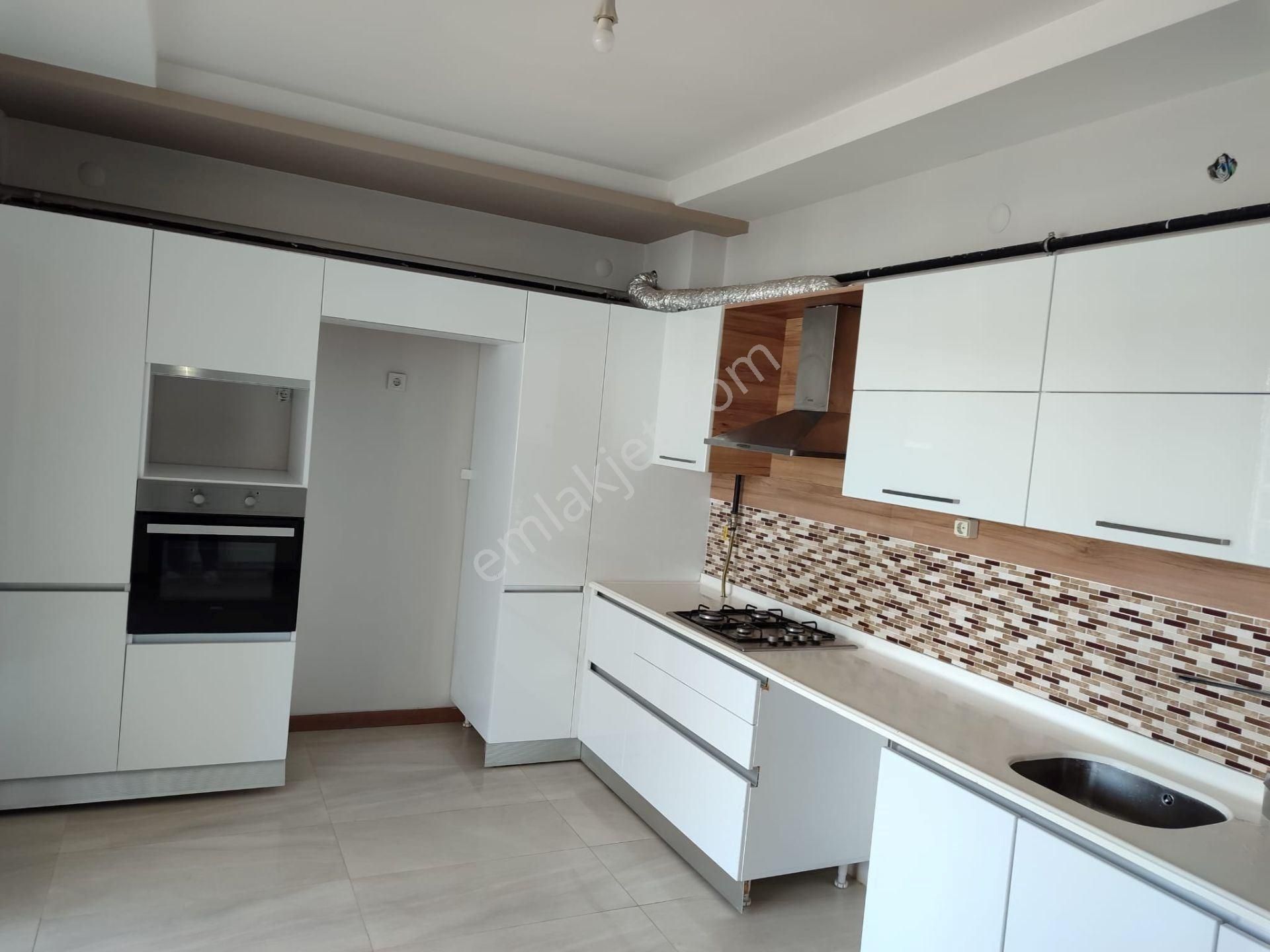 Yeşilyurt Tecde Kiralık Daire TURYAP ANKA'DAN YÜZAKI BULVARIN'DA KİRALIK 3+1 DAİRE...