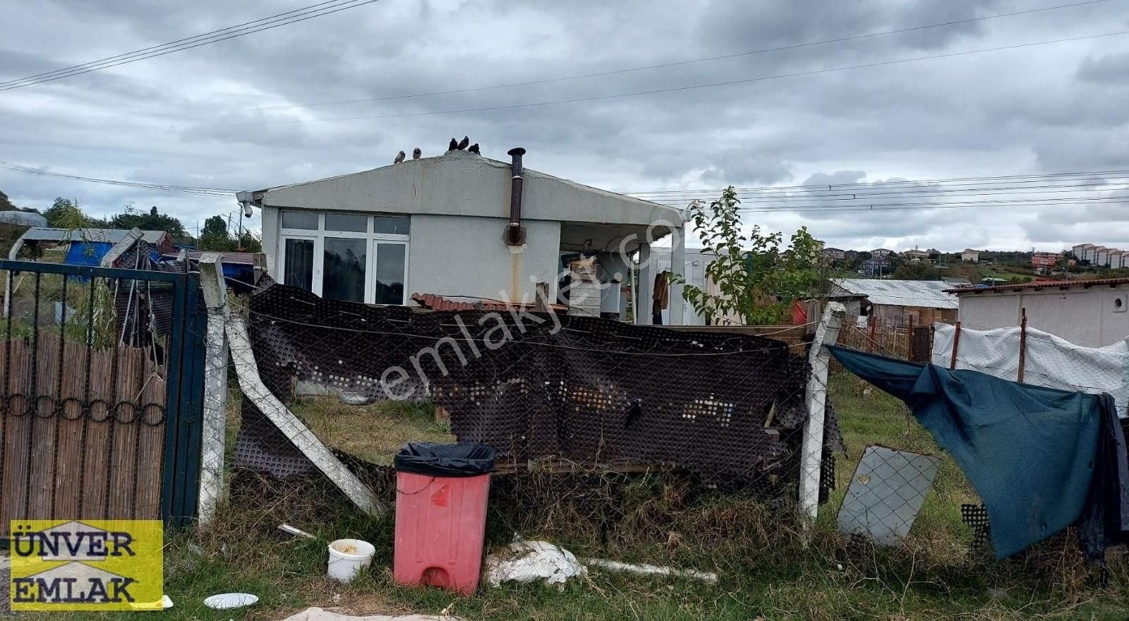 Arnavutköy Tayakadın Satılık Tarla TAYAKAD'IN TÜRKKÖŞEDE 180m2 İÇİNDE UFAK YAPI OLAN HİSSELİ TARLA