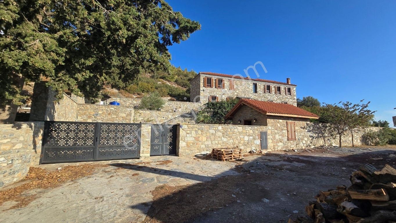 Söke Doğanbey Satılık Villa Aydın Söke Doğanbey’de 521 m2 arsa içerisinde restorasyonu yapılmış ve iskanı alınmış tarihi rum evi