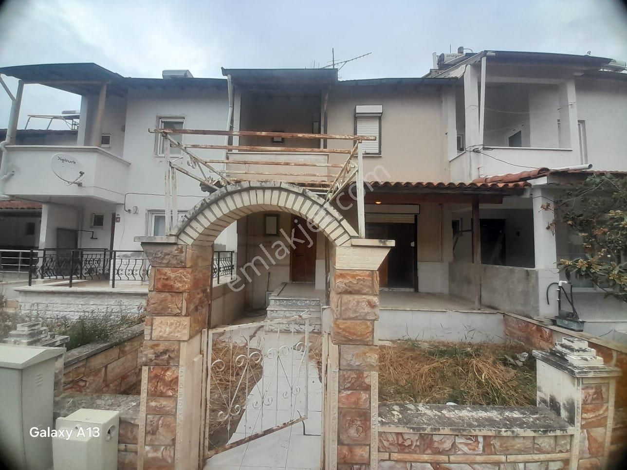 Burhaniye Ali Çetinkaya Satılık Villa ORJAN TATİL SİTESİNDE SATILIK UYGUN FİYATLI 3+1 VİLLA 