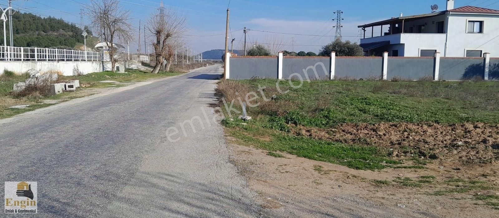 Torbalı Arslanlar Satılık Tarla Aslanlar Köyünde Asfalt Yol Kenarında İmara Bitişik Tarla