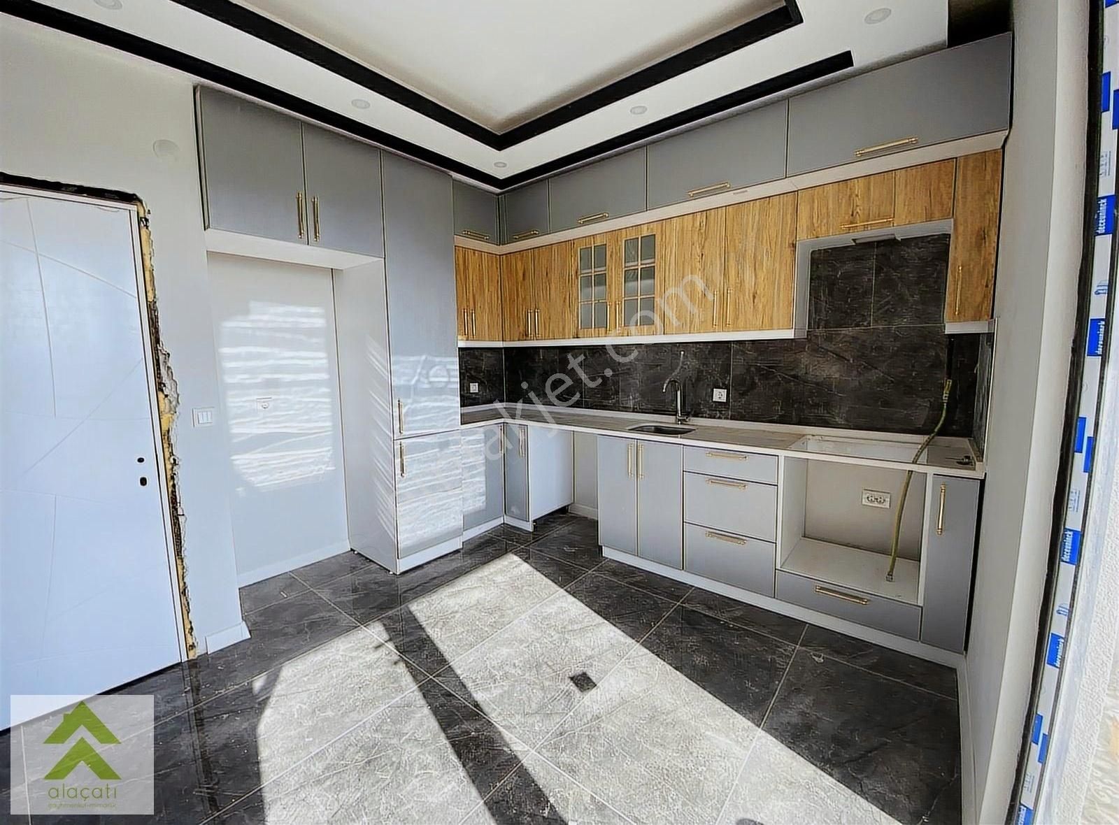 Başiskele Yeşilyurt Satılık Daire YEŞİLYURT MAH. 157 m² ORTAK HAVUZLU SATILIK 3+1 DAİRE