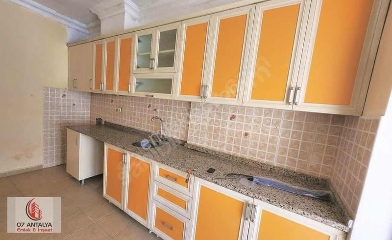 Kepez Karşıyaka Satılık Daire KARŞIYAKADA 2+1 AYRI MUTFAKLI CADDE OKUL AVM YAKINI KAÇMAZ DAİRE