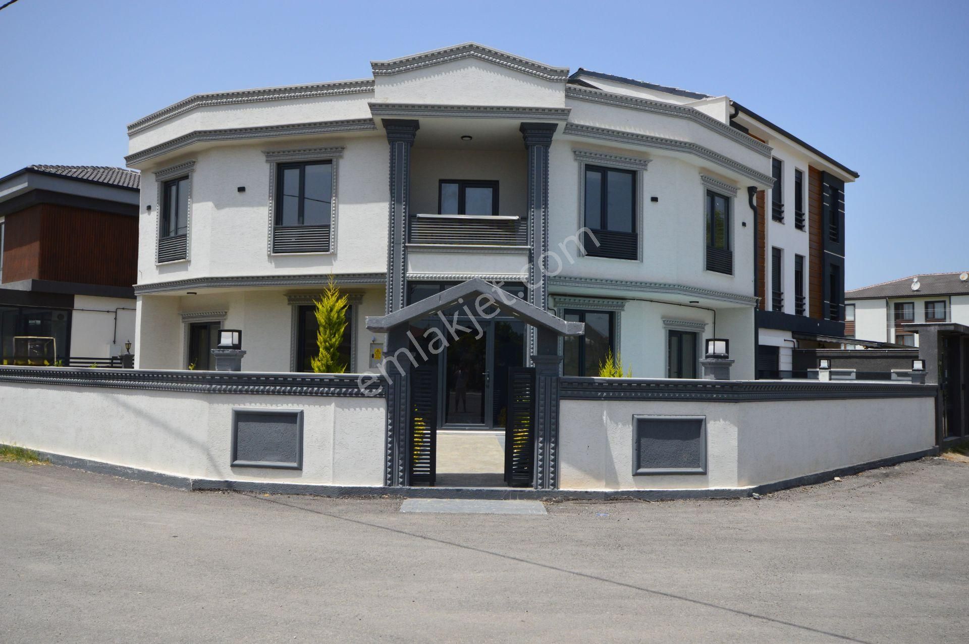 Karasu Yalı Satılık Villa  MÜSTAKİL HAVUZLU BAHÇELİ 4+1 LÜKS VİLLA 