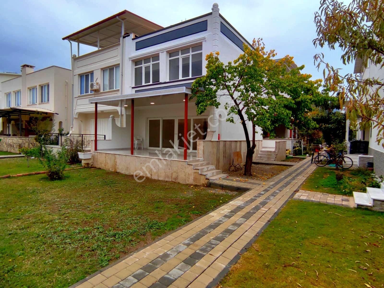 Kuşadası Güzelçamlı Satılık Villa Güzelçamlı plajına 150m satılık villa 