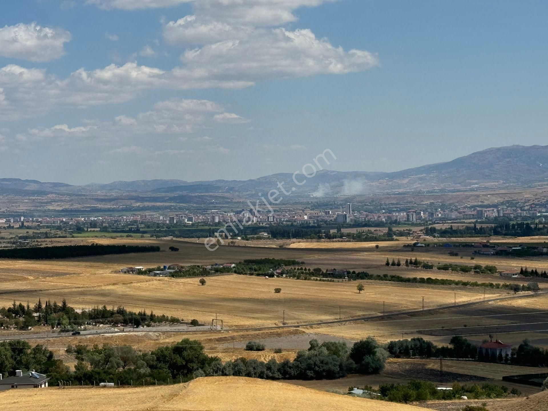 Ankara Kahramankazan Satılık Tarla YEMENOGULLARI EMLAK KARALAR MH. UYGUN KAZAN MANZARALI TEK TAPU 12.143 M TARLA