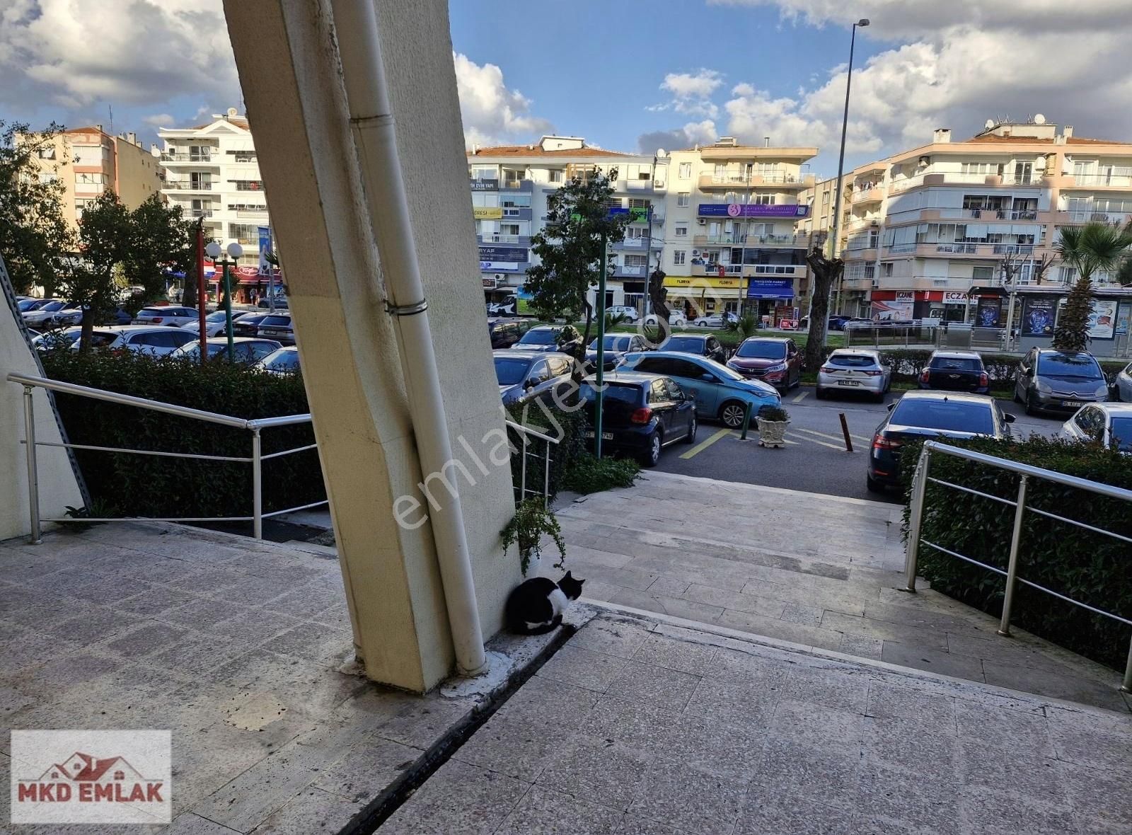 Atakent Te Bergama Blokları Altında Zeminde Satılık Mkd Emlaktan - Görsel 10