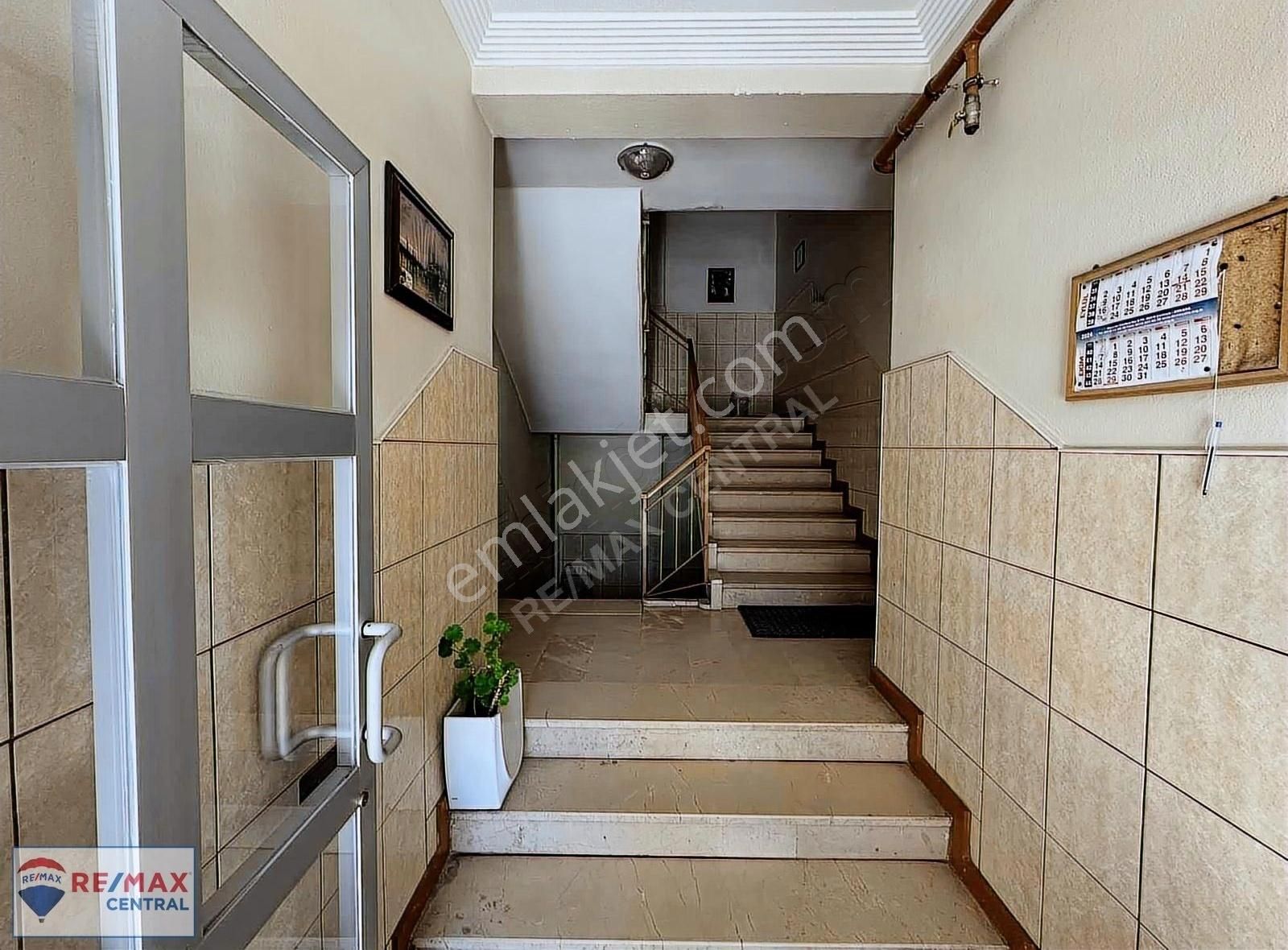 Sivas Merkez Altuntabak Kiralık Daire Hamamdurağı bölgesinde ana cadde üzeri kullanışlı 3+1 daire