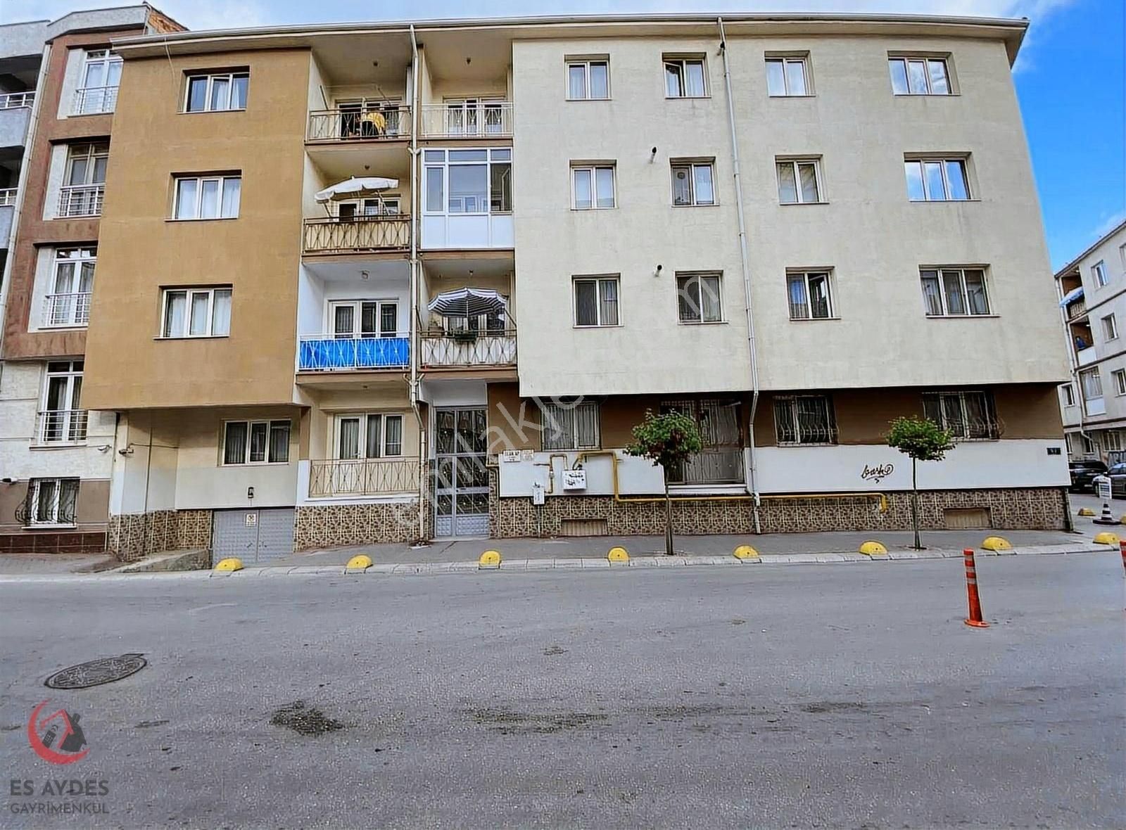 Tepebaşı Eskibağlar Satılık Daire ES AYDES / ESKİBAĞLAR MH. COLLESİUM YAKINI SATILIK 3+1 DAİRE