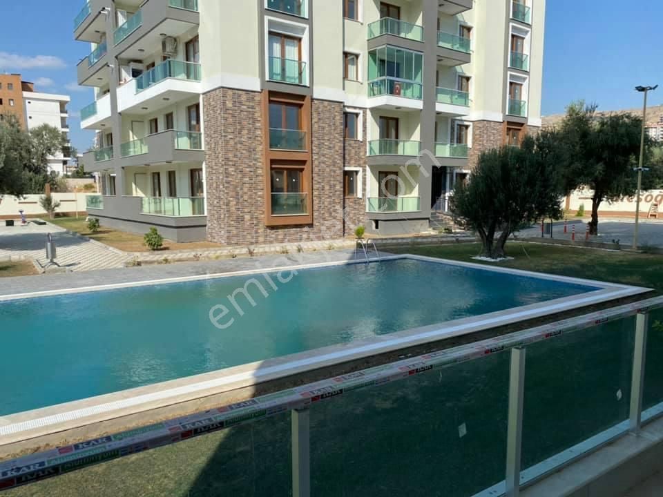 Çiğli Uğur Mumcu Kiralık Daire  Havuzlu Doğalgazlı sitede 3+1 kiralık yerden ısıtmalı daire