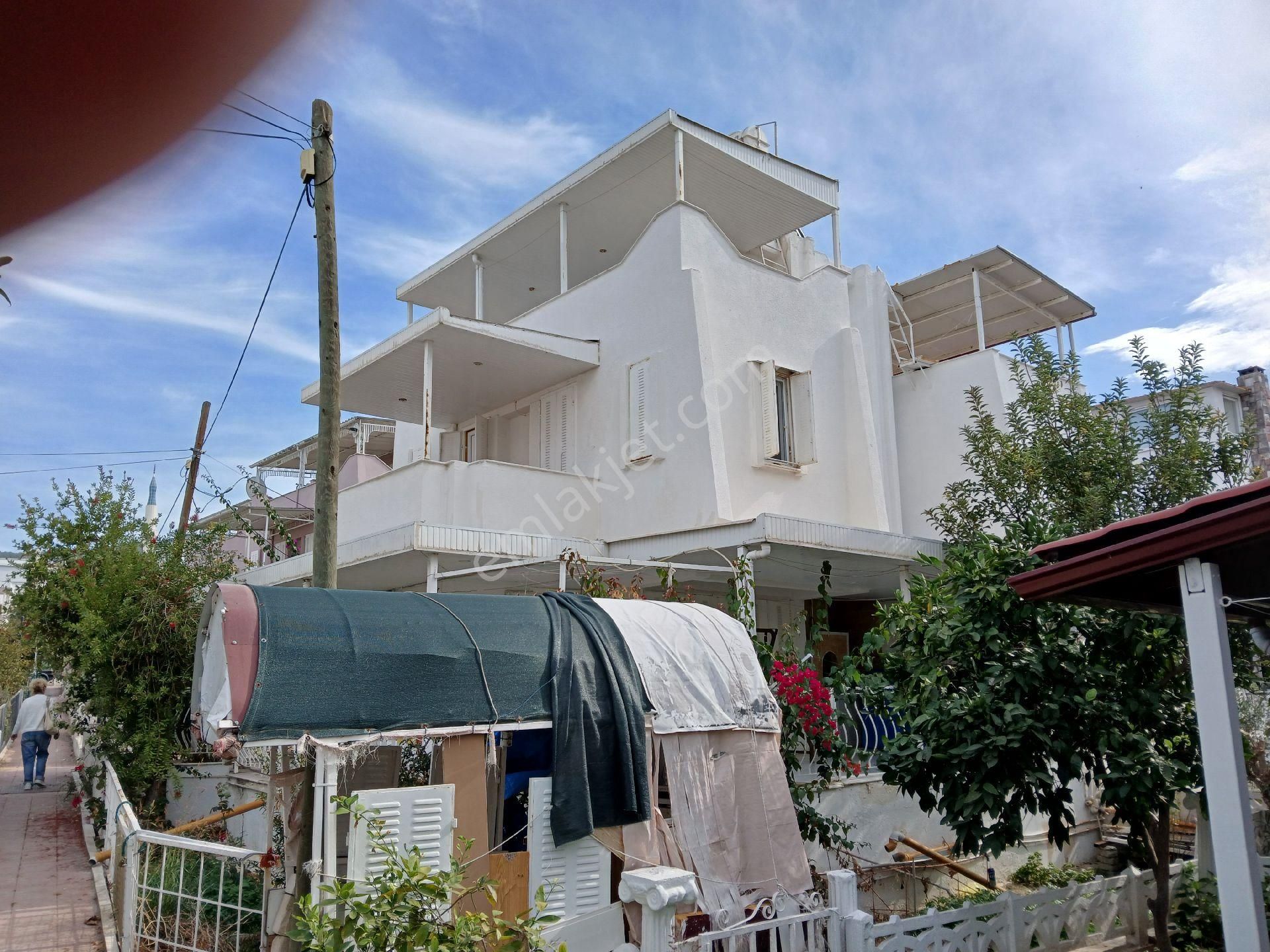 Kuşadası Davutlar Satılık Villa Davutlar Güzelçamlı Yol Altında, Site İçerisinde, Dubleks , 2+1 Odalı, Köşe Konumda Villa